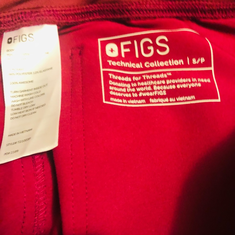 Dark magenta new livingston scrub pants small.Figs